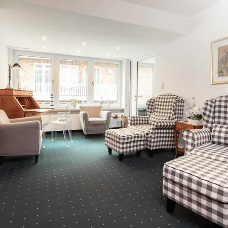 Haus Koebesine 16 فندق